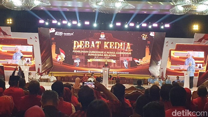 Debat kedua Cawagub Sumsel antara Cik Ujang, Riezky Aprilia dan RA Anita Noeringhati.