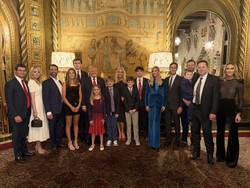 Cucu Trump Pamer Foto Keluarga Donald Trump, Netizen Bingung Tak Ada Melania