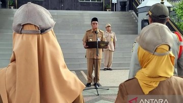 Paman Birin Terciduk Pimpin Apel Pagi di Tengah Buruan KPK