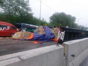 Ada Kecelakaan Beruntun di Tol Cipularang, Jasa Marga Buka Suara