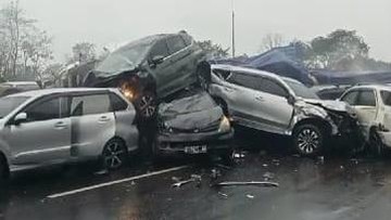 Neraka di Cipularang: Truk Rem Blong Picu Tumpukan Mobil yang Mengerikan