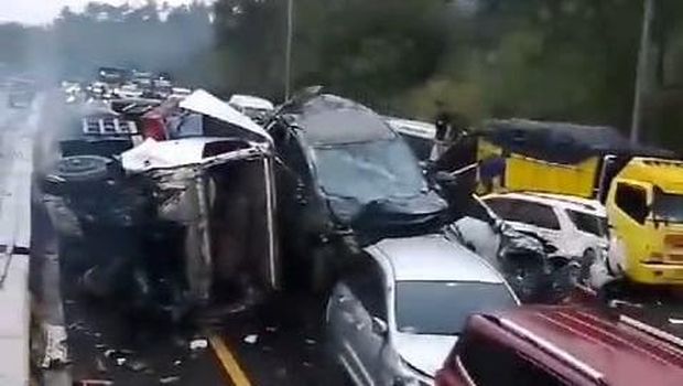 Kecelakaan beruntun di Tol Cipularang
