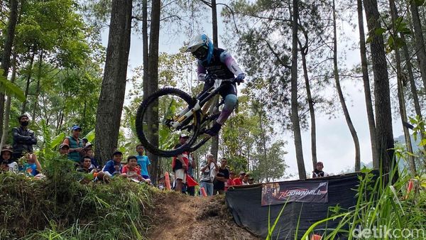 Keseruan Seri Terakhir Indonesian Downhill 2024