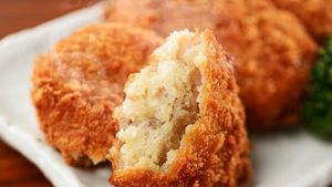 8 Hidangan Kentang Populer di Berbagai Negara, Poutine hingga Kroket