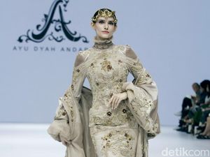 10 Koleksi Gaun Mewah Ayu Dyah Andari, Terinspirasi Gaya Hidup Prancis Abad 17 10 Koleksi Gaun Mewah Ayu Dyah Andari, Terinspirasi Gaya Hidup Prancis Abad 17
