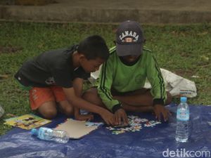 Seru! Komunitas Literasi Tambun Selatan Ajak Anak-anak Membaca di Taman