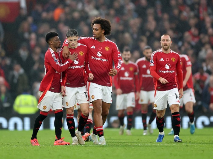 Manchester United MANCHESTER, ENGLAND - NOVEMBER 10: Alejandro Garnacho of Manchester United celebrates with Amad Diallo of Manchester United and Joshua Zirkzee of Manchester United after scoring to make it 3-0 during the Premier League match between Manchester United and Leicester City at Old Trafford on November 10, 2024 in Manchester, United Kingdom. (Photo by Plumb Images/Leicester City FC via Getty Images)
