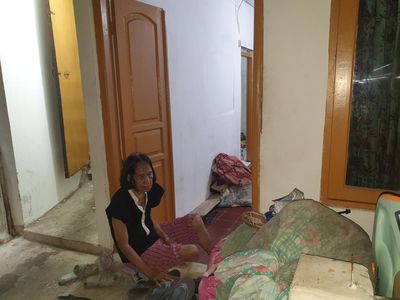 Melihat Rumah Baru Nenek Hasna, Tak Perlu Tidur Meringkuk Lagi