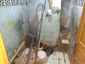 Rumah Tetangga Dibeli, Renovasi Gubuk Kecil Nenek Hasna Kelar 3 Bulan Lagi