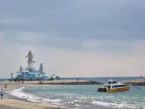 Panorama Pantai Jerman di Tepian Bandara Ngurah Rai Bali Panorama Pantai Jerman di Tepian Bandara Ngurah Rai Bali