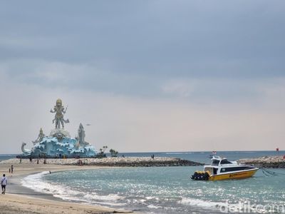 Panorama Pantai Jerman di Tepian Bandara Ngurah Rai Bali