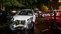 Mobil Korban Kecelakaan Beruntun di Tol Cipularang Dievakuasi