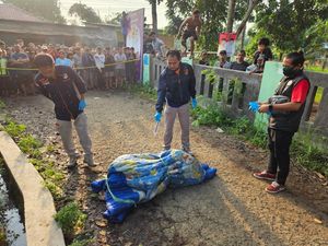 Geger Penemuan Mayat Wanita Dibungkus Kasur Lipat di Cikupa Tangerang Geger Penemuan Mayat Wanita Dibungkus Kasur Lipat di Cikupa Tangerang