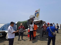 Pesawat Latih Diawaki 2 Siswa Asal Libia Mendarat Darurat di Pantai Cilacap