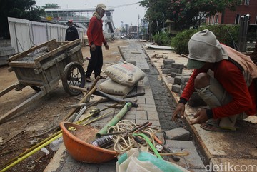 Trotoar Kedoya Berubah Wajah, Siap Manjakan Pejalan Kaki