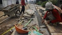 Revitalisasi Trotoar di Kedoya Terus Dikebut