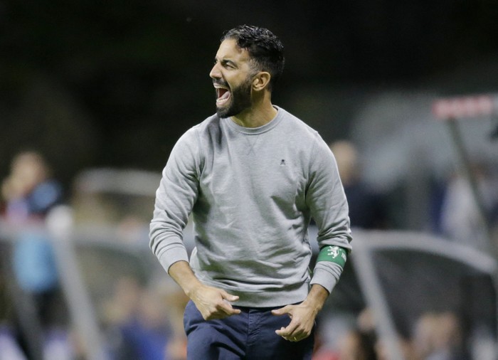Soccer Football - Primeira Liga - S.C. Braga v Sporting CP - Estadio Municipal de Braga, Braga, Portugal - November 10, 2024 Sporting CP coach Ruben Amorim reacts REUTERS/Miguel Vidal
