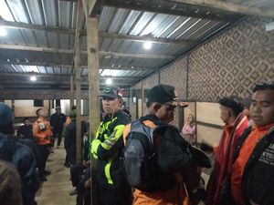 Sempat Dikabarkan Hilang, 5 Siswi SMA Ditemukan Selamat di Gunung Salak Sempat Dikabarkan Hilang, 5 Siswi SMA Ditemukan Selamat di Gunung Salak