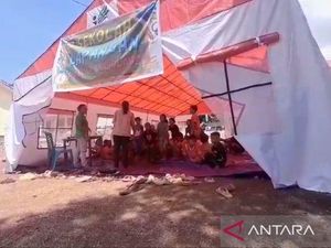 Siswa Pengungsi Erupsi Lewotobi Mulai Sekolah di Posko Pengungsian