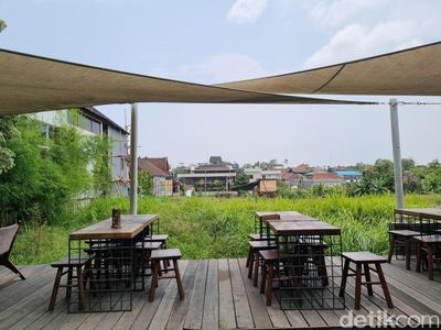 Stuja Kerobokan, Kafe Tepi Sawah di Kuta