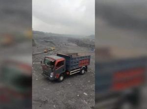 Detik-detik Truk Tambang Pasir Kabur Saat Banjir Lahar Dingin Semeru