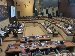 Wamendagri Rapat Bareng Komisi II DPR, Bahas Persiapan Pilkada 2024 Wamendagri Rapat Bareng Komisi II DPR, Bahas Persiapan Pilkada 2024