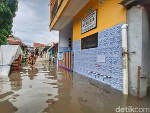 Foto Kepasrahan Warga CPI Kabupaten Bandung Terlanda Banjir