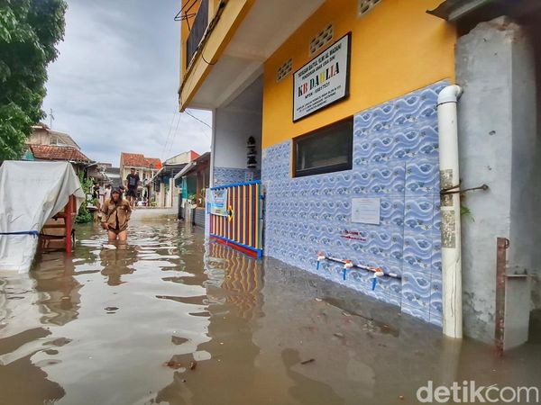 Foto Kepasrahan Warga CPI Kabupaten Bandung Terlanda Banjir