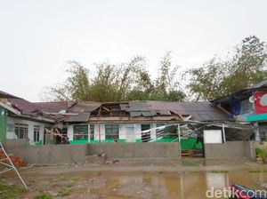 Bangunan Pendidikan Islam Rusak Diterpa Angin Kencang di Karawang