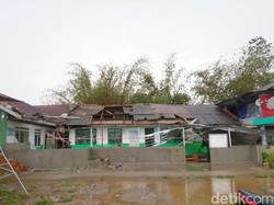 Bangunan Pendidikan Islam Rusak Diterpa Angin Kencang di Karawang