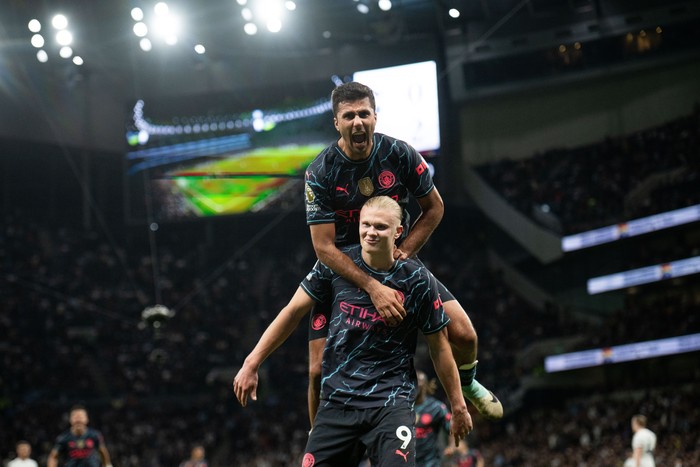 LONDON, ENGLAND - MAY 14: Erling Haaland of Manchester City celebrates with Rodri after scoring their second goal from the penalty spot during the Premier League match between Tottenham Hotspur and Manchester City at Tottenham Hotspur Stadium on May 14, 2024 in London, England.(Photo by Sebastian Frej/MB Media/Getty Images)