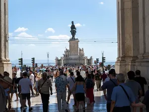 Warga Lisboa Serukan Pembatasan Rumah Sewa untuk Turis