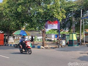 Pendukung Kotak Kosong Kota Pasuruan Lapor Bawaslu gegara Banner Dirusak Pendukung Kotak Kosong Kota Pasuruan Lapor Bawaslu gegara Banner Dirusak