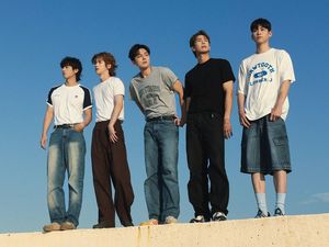 Lirik Lagu Mytro Bomb Bomb Bomb Lengkap Terjemahan dan Daftar Member-nya Lirik Lagu Mytro Bomb Bomb Bomb Lengkap Terjemahan dan Daftar Member-nya