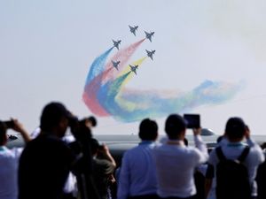 Deretan Jet Tempur Canggih Unjuk Kemampuan di China Airshow Deretan Jet Tempur Canggih Unjuk Kemampuan di China Airshow
