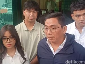 Video: Fuji Puas Eks Manajernya Divonis 2,5 Tahun Bui Video: Fuji Puas Eks Manajernya Divonis 2,5 Tahun Bui