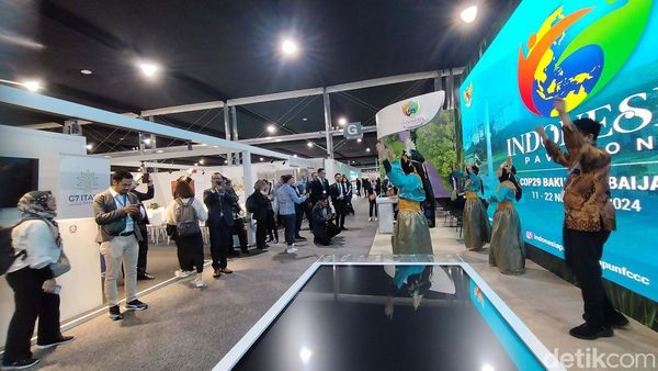Heboh! Flashmob Ramaikan Paviliun RI di COP 29