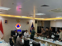 Prabowo Rapat Online Bareng Menteri Malam Ini Bahas Erupsi Gunung Lewotobi