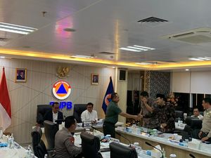 Prabowo Rapat Online Bareng Menteri Malam Ini Bahas Erupsi Gunung Lewotobi Prabowo Rapat Online Bareng Menteri Malam Ini Bahas Erupsi Gunung Lewotobi