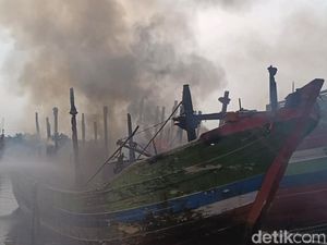 Kebakaran 12 Kapal di Pekalongan Akhirnya Padam Setelah 10 Jam