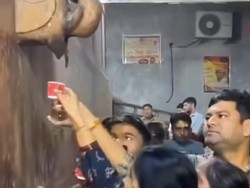 Duh! Dikira Air Suci Sampai Warga Rela Antre, Pihak Kuil India Ungkap Faktanya