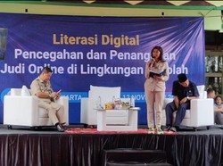 Menkomdigi Ajak Pelajar SMA Kurangi Main Gadget: Kalau Bisa 5 Jam Saja