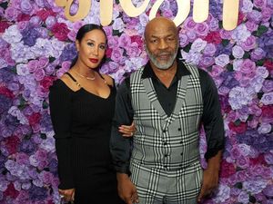 Potret Adu Cantik WAGs Mike Tyson vs Jake Paul Jelang Duel Tinju Bersejarah