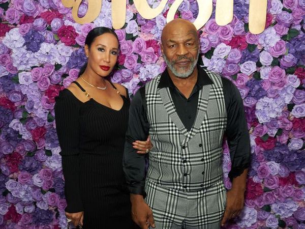 Potret Adu Cantik WAGs Mike Tyson vs Jake Paul Jelang Duel Tinju Bersejarah
