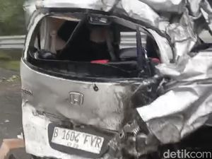 Mobil Hancur, Heri Bersyukur Selamat dari Kecelakaan di Tol Cipularang Mobil Hancur, Heri Bersyukur Selamat dari Kecelakaan di Tol Cipularang