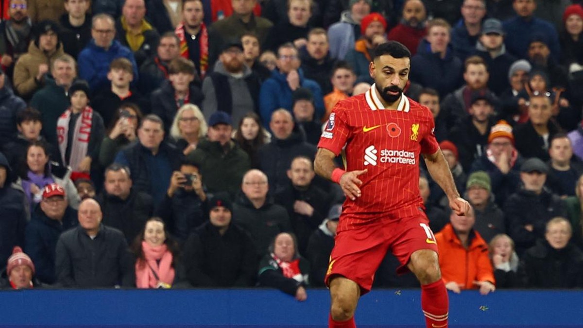 Mohamed Salah belum juga perpanjang kontrak di Liverpool (REUTERS/Molly Darlington)
