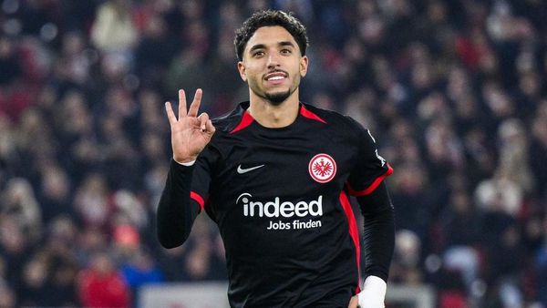 Eintracht Frankfurt dan Cuan Jualan Striker