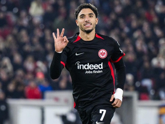 Frankfurt's Omar Marmoush celebrates after scoring his side's third goal of the game during the Bundesliga soccer match between VfB Stuttgart - Eintracht Frankfurt, at the MHPArena in Stuttgart, Germany, Sunday Nov. 10, 2024. (Tom Weller/dpa via AP)