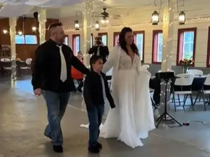 Pernikahan Viral Bikin Sedih, Tak Ada Tamu yang Datang, Makanannya Sia-sia Pernikahan Viral Bikin Sedih, Tak Ada Tamu yang Datang, Makanannya Sia-sia