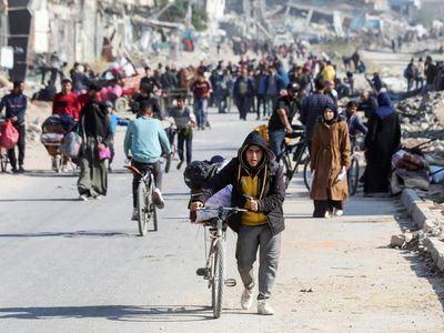 Pilu Pengungsi Palestina Mencari Tempat Aman